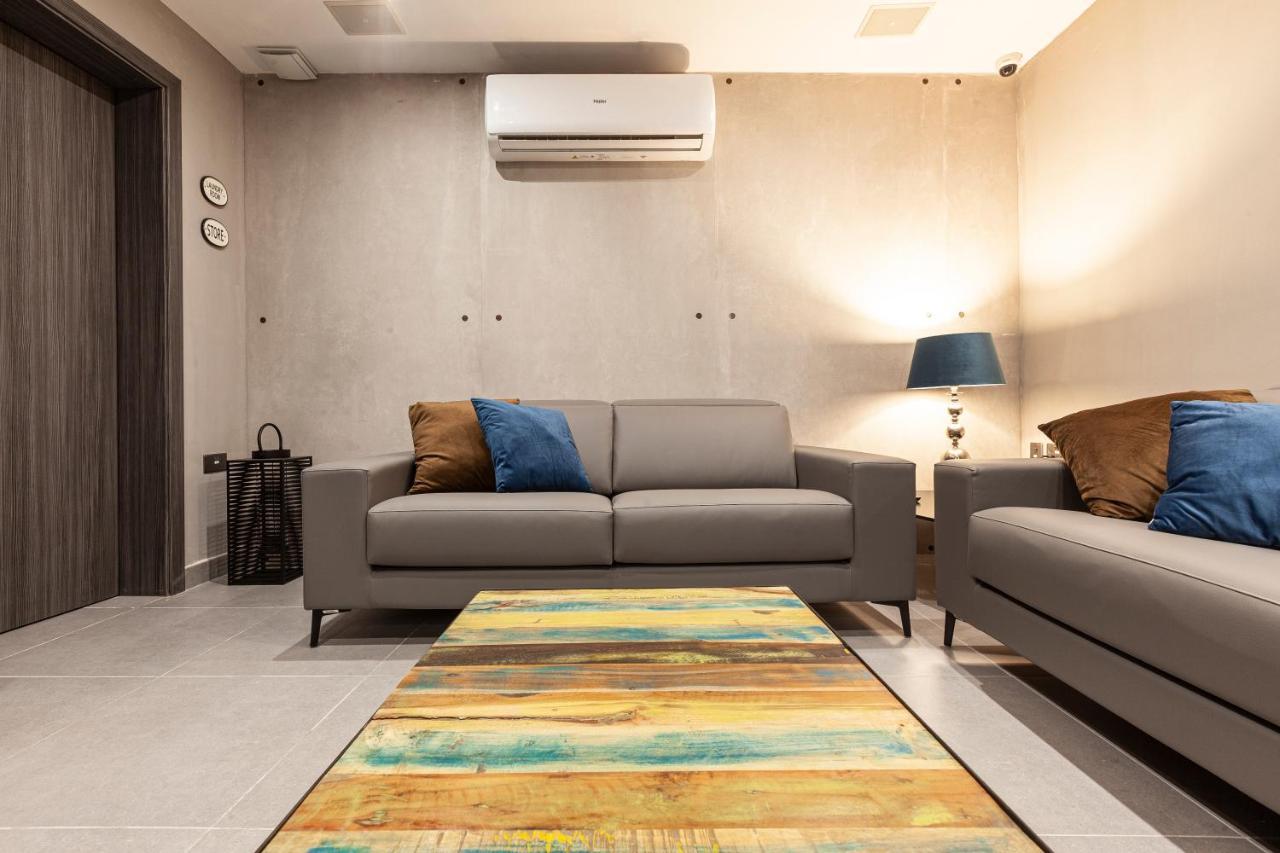 Charming,Comfortable And Centrally Located Group Accomodation Gzira Extérieur photo